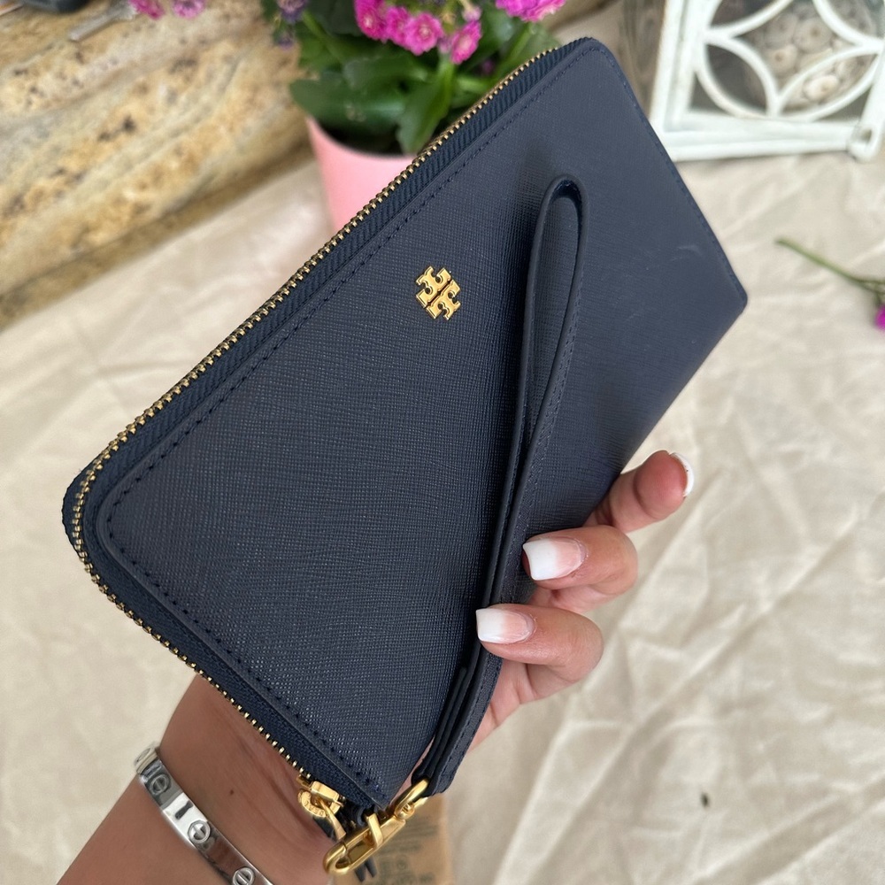 New Tory Burch EMERSON WRISTLET ZIP CONTINENTAL WALLET TORY NAVY